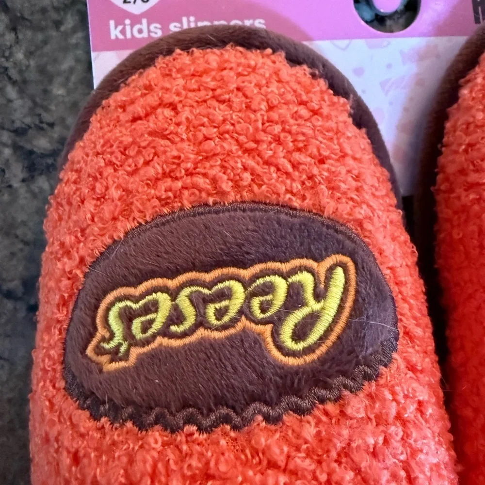 Youth Sz M 2/3 Cozy Orange Reese’s Slippers Fun Notebook and Bag